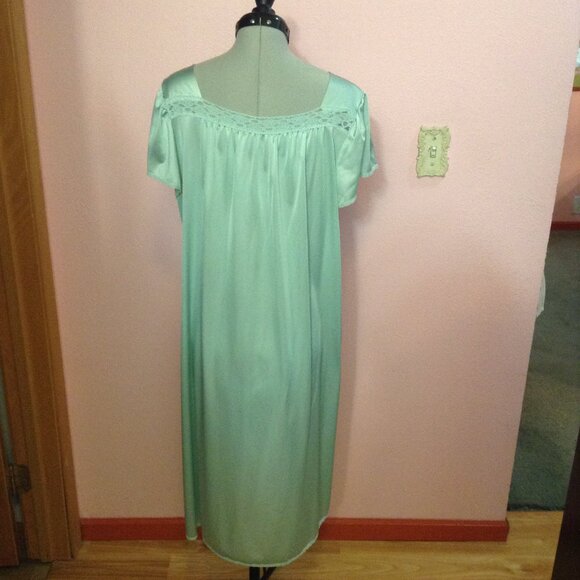 Vintage c. 1980s '80s or 1990s '90s Lace Satin Nightgown Nightie w. Embroidery - Picture 2 of 3